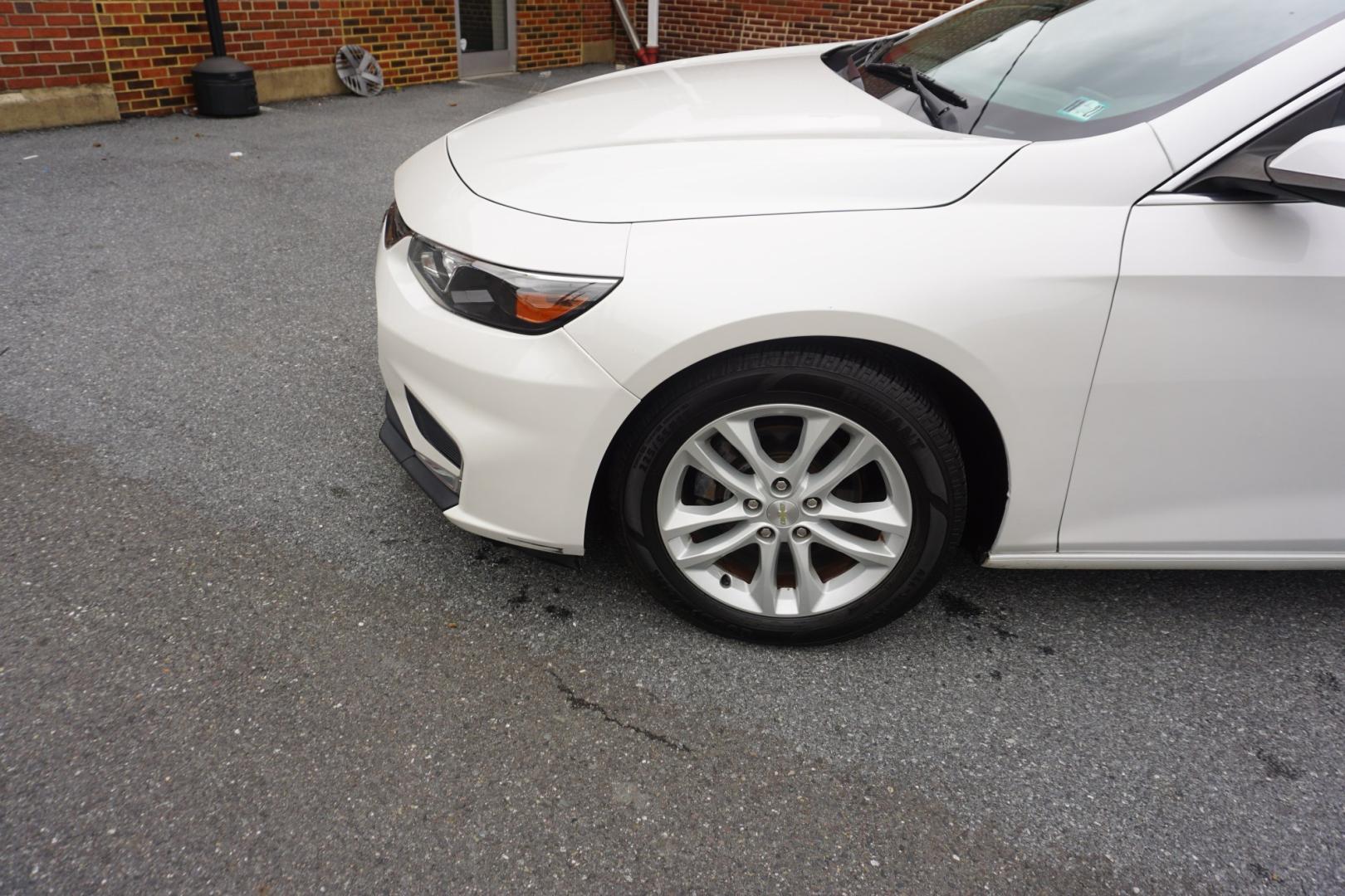2016 WHITE /BLACK CHEVROLET MALIBU L (1G1ZE5ST2GF) with an 1.5L I4 engine, AUTOMATIC transmission, located at 312 Centre Ave, Schuylkill Haven, PA, 17972, (570) 593-5278, 40.638130, -76.177383- Photo#4