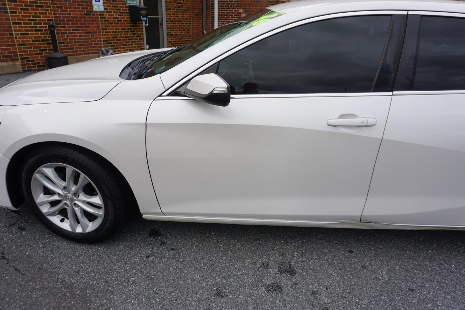 2016 WHITE /BLACK CHEVROLET MALIBU L (1G1ZE5ST2GF) with an 1.5L I4 engine, AUTOMATIC transmission, located at 312 Centre Ave, Schuylkill Haven, PA, 17972, (570) 593-5278, 40.638130, -76.177383- Photo#5