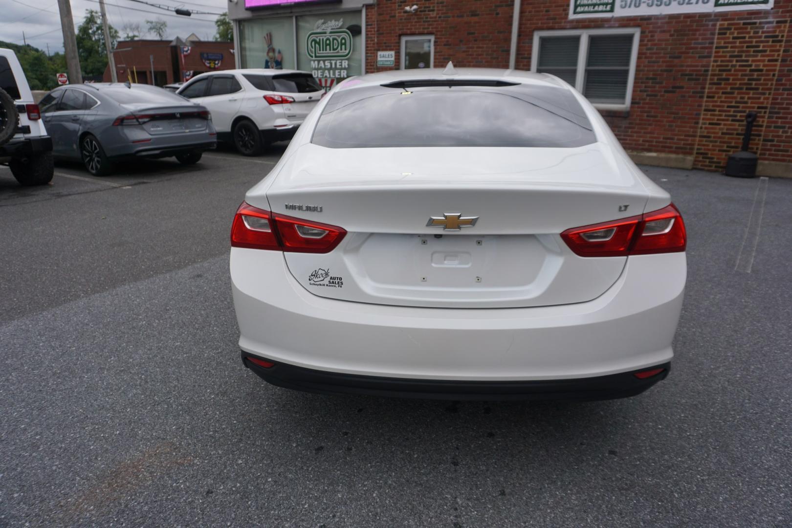 2016 WHITE /BLACK CHEVROLET MALIBU L (1G1ZE5ST2GF) with an 1.5L I4 engine, AUTOMATIC transmission, located at 312 Centre Ave, Schuylkill Haven, PA, 17972, (570) 593-5278, 40.638130, -76.177383- Photo#9