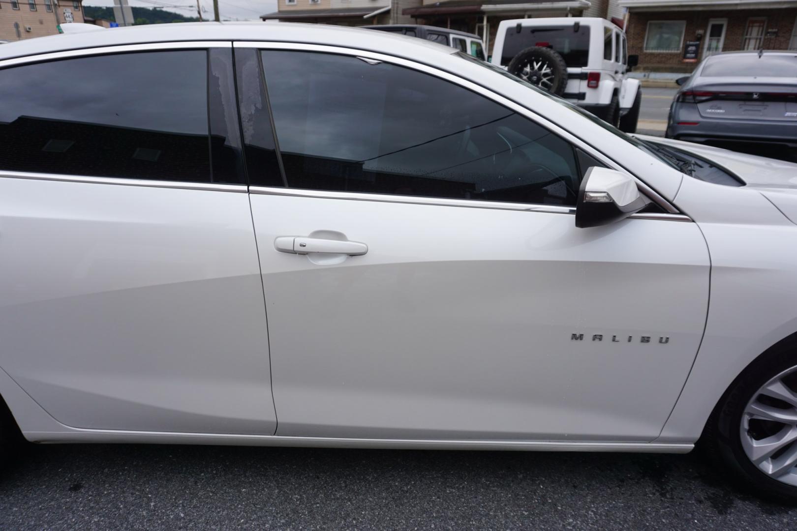 2016 WHITE /BLACK CHEVROLET MALIBU L (1G1ZE5ST2GF) with an 1.5L I4 engine, AUTOMATIC transmission, located at 312 Centre Ave, Schuylkill Haven, PA, 17972, (570) 593-5278, 40.638130, -76.177383- Photo#14