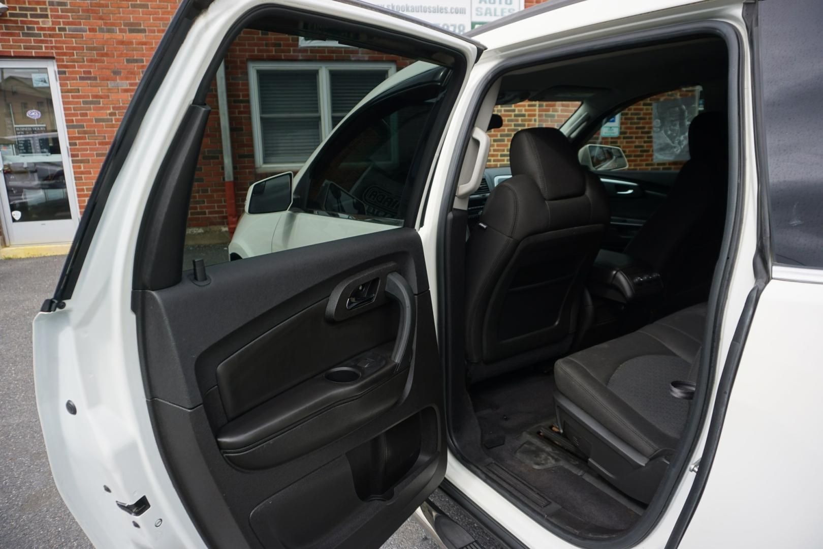 2011 White CHEVROLET TRAVERSE LT (1GNKVGED3BJ) with an 3.6L V6 engine, AUTOMATIC transmission, located at 312 Centre Ave, Schuylkill Haven, PA, 17972, (570) 593-5278, 40.638130, -76.177383- Photo#32