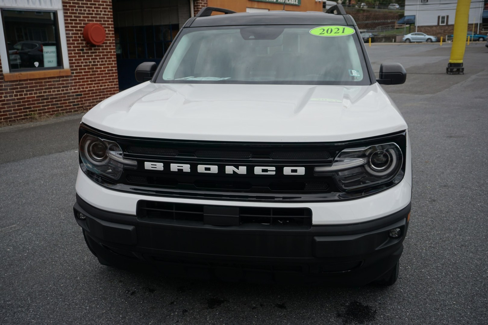 2021 WHITE /BLACK FORD BRONCO SPORT OUTER BANKS (3FMCR9C66MR) with an 1.5L I3 engine, AUTOMATIC transmission, located at 312 Centre Ave, Schuylkill Haven, PA, 17972, (570) 593-5278, 40.638130, -76.177383- Photo#1