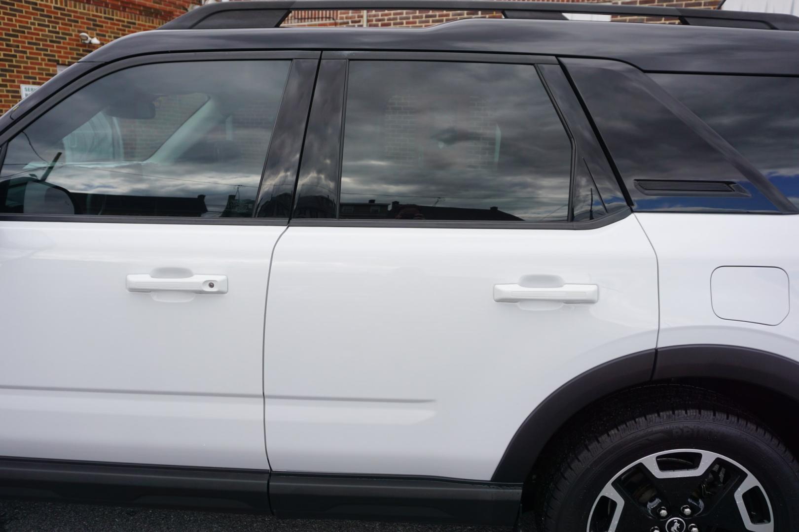 2021 WHITE /BLACK FORD BRONCO SPORT OUTER BANKS (3FMCR9C66MR) with an 1.5L I3 engine, AUTOMATIC transmission, located at 312 Centre Ave, Schuylkill Haven, PA, 17972, (570) 593-5278, 40.638130, -76.177383- Photo#5