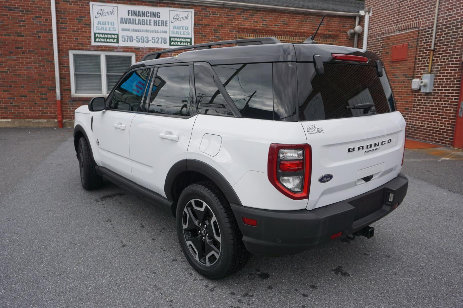 2021 WHITE /BLACK FORD BRONCO SPORT OUTER BANKS (3FMCR9C66MR) with an 1.5L I3 engine, AUTOMATIC transmission, located at 312 Centre Ave, Schuylkill Haven, PA, 17972, (570) 593-5278, 40.638130, -76.177383- Photo#7