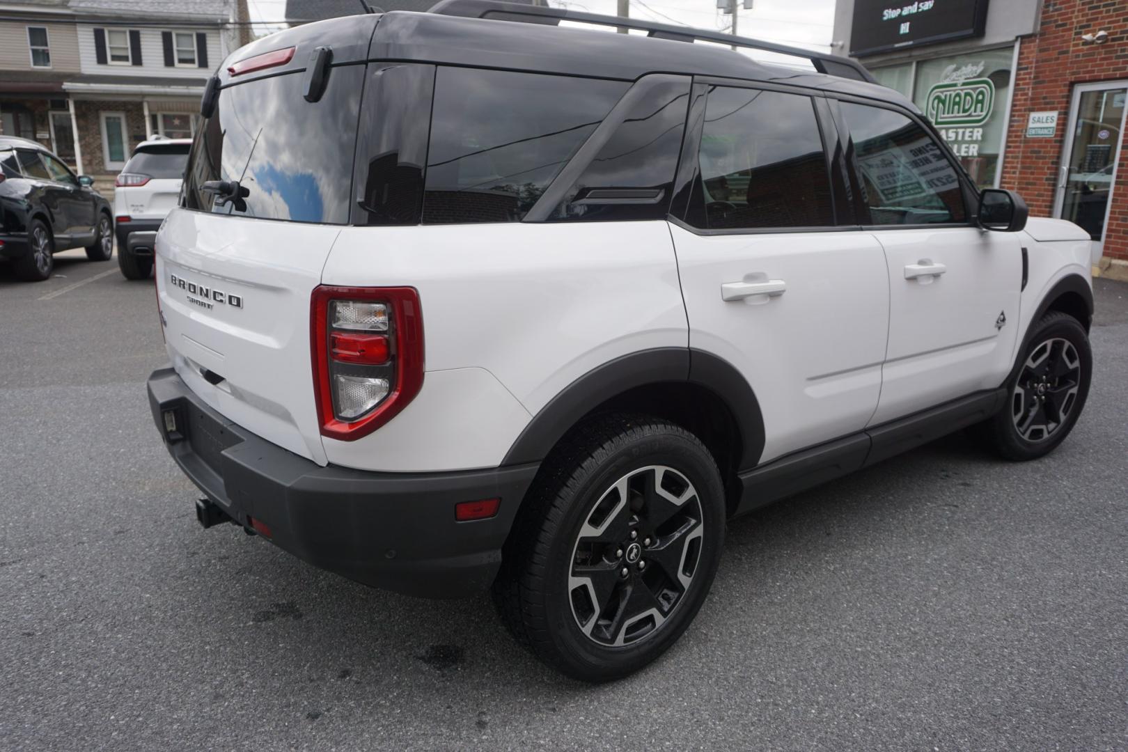2021 WHITE /BLACK FORD BRONCO SPORT OUTER BANKS (3FMCR9C66MR) with an 1.5L I3 engine, AUTOMATIC transmission, located at 312 Centre Ave, Schuylkill Haven, PA, 17972, (570) 593-5278, 40.638130, -76.177383- Photo#10
