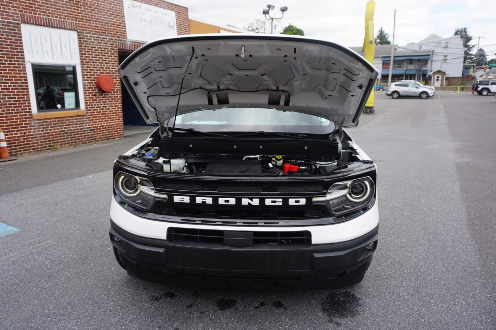 2021 WHITE /BLACK FORD BRONCO SPORT OUTER BANKS (3FMCR9C66MR) with an 1.5L I3 engine, AUTOMATIC transmission, located at 312 Centre Ave, Schuylkill Haven, PA, 17972, (570) 593-5278, 40.638130, -76.177383- Photo#16