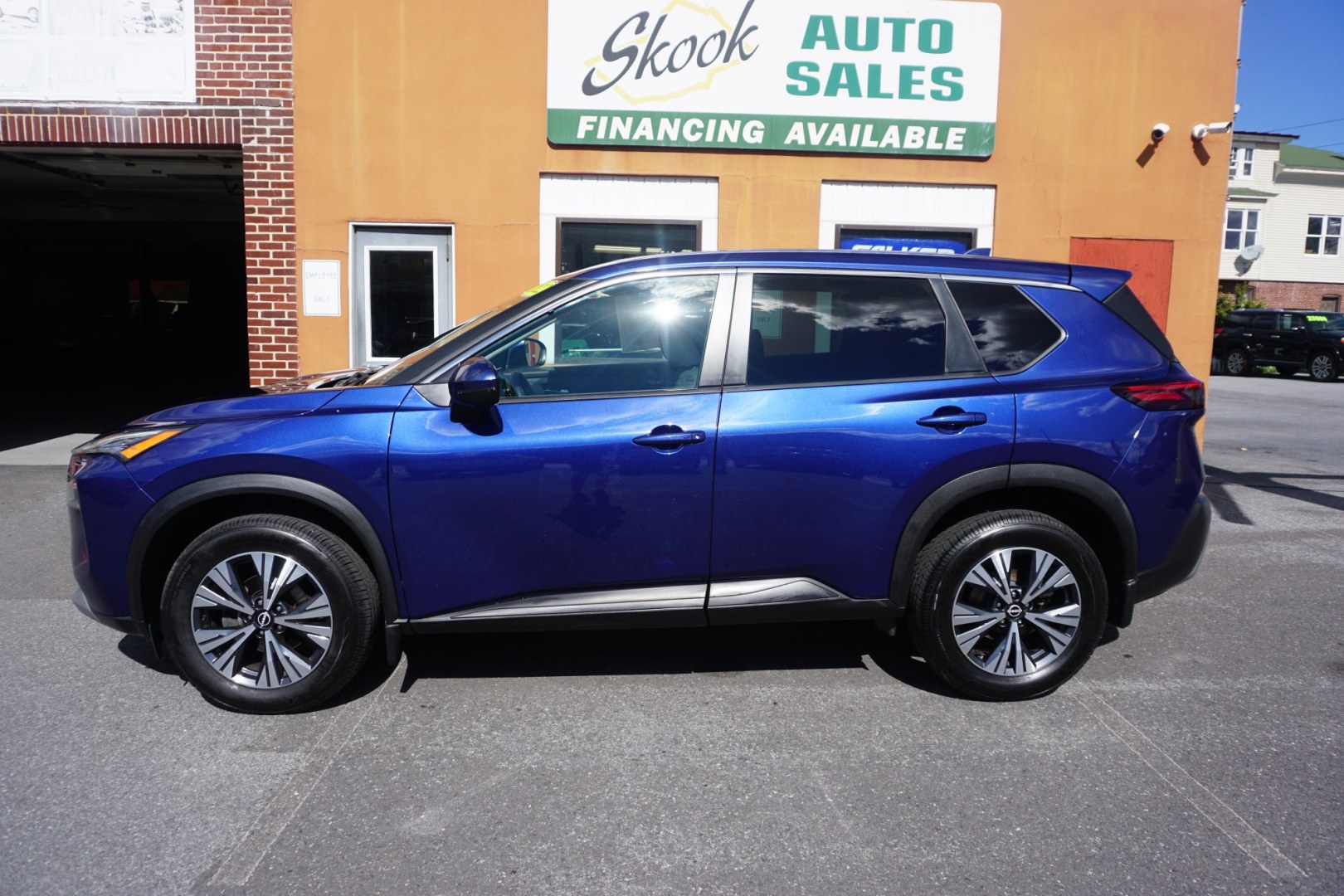 2022 BLUE /GRAY NISSAN ROGUE SV (5N1BT3BBXNC) with an 1.5L I3 engine, CVT transmission, located at 312 Centre Ave, Schuylkill Haven, PA, 17972, (570) 593-5278, 40.638130, -76.177383- Photo#0