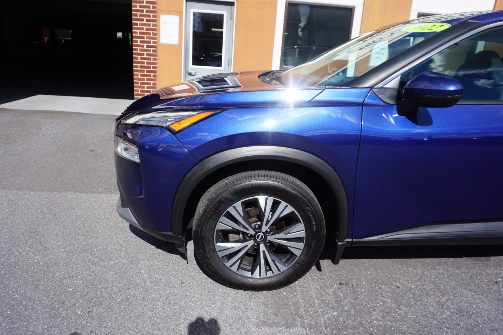 2022 BLUE /GRAY NISSAN ROGUE SV (5N1BT3BBXNC) with an 1.5L I3 engine, CVT transmission, located at 312 Centre Ave, Schuylkill Haven, PA, 17972, (570) 593-5278, 40.638130, -76.177383- Photo#3