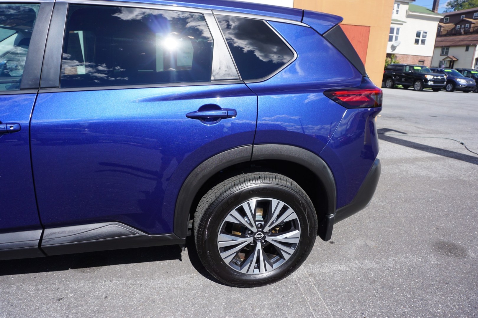 2022 BLUE /GRAY NISSAN ROGUE SV (5N1BT3BBXNC) with an 1.5L I3 engine, CVT transmission, located at 312 Centre Ave, Schuylkill Haven, PA, 17972, (570) 593-5278, 40.638130, -76.177383- Photo#6