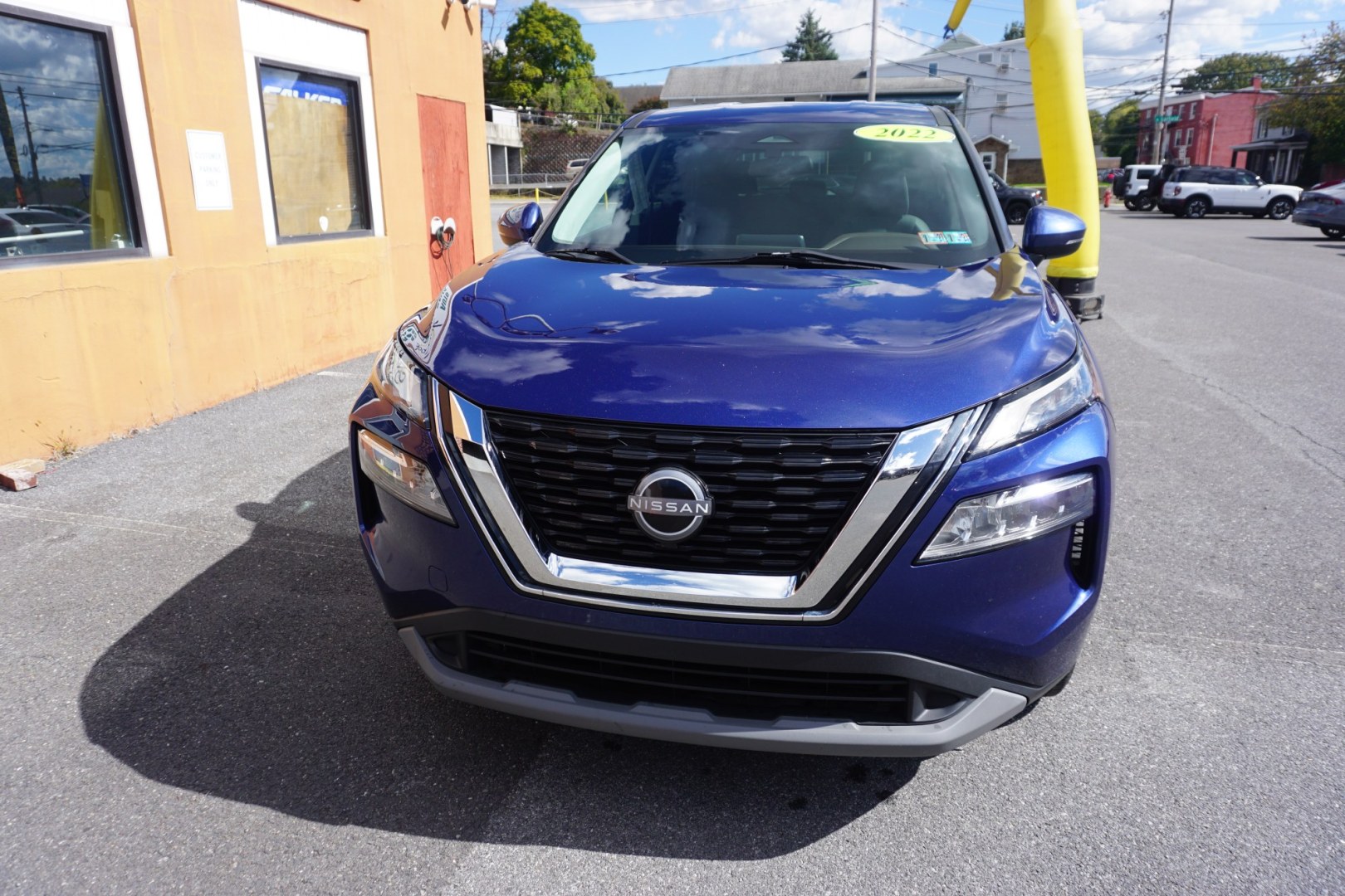 2022 BLUE /GRAY NISSAN ROGUE SV (5N1BT3BBXNC) with an 1.5L I3 engine, CVT transmission, located at 312 Centre Ave, Schuylkill Haven, PA, 17972, (570) 593-5278, 40.638130, -76.177383- Photo#9