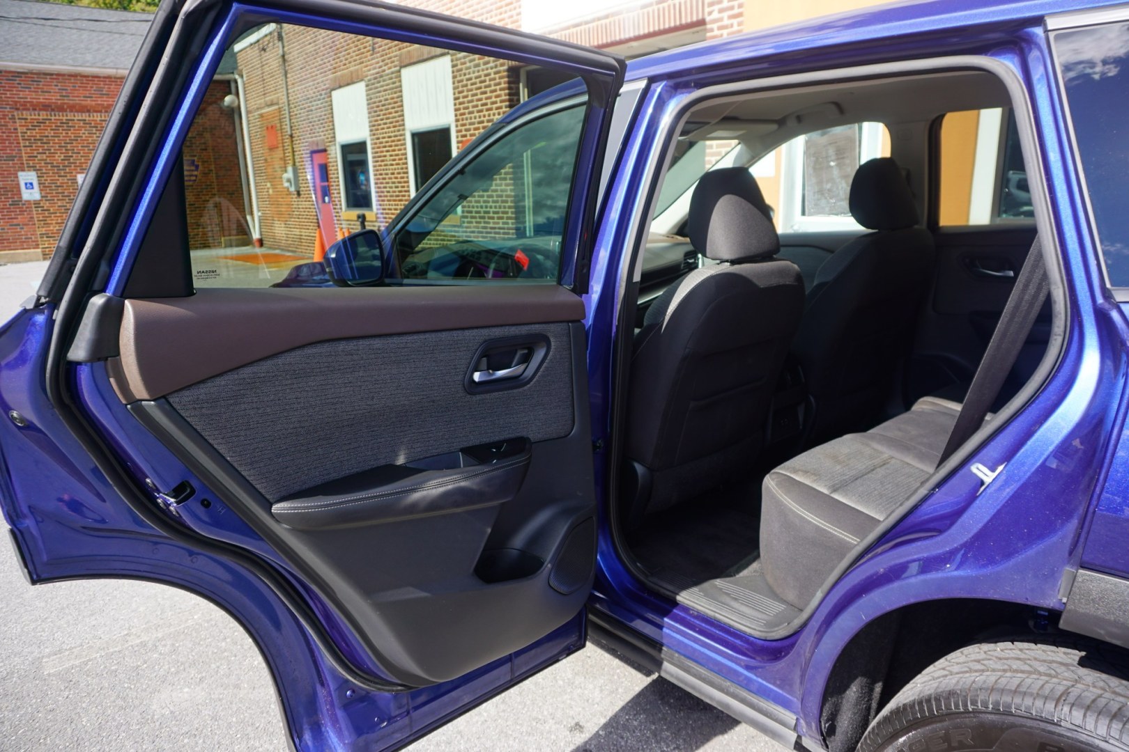 2022 BLUE /GRAY NISSAN ROGUE SV (5N1BT3BBXNC) with an 1.5L I3 engine, CVT transmission, located at 312 Centre Ave, Schuylkill Haven, PA, 17972, (570) 593-5278, 40.638130, -76.177383- Photo#37