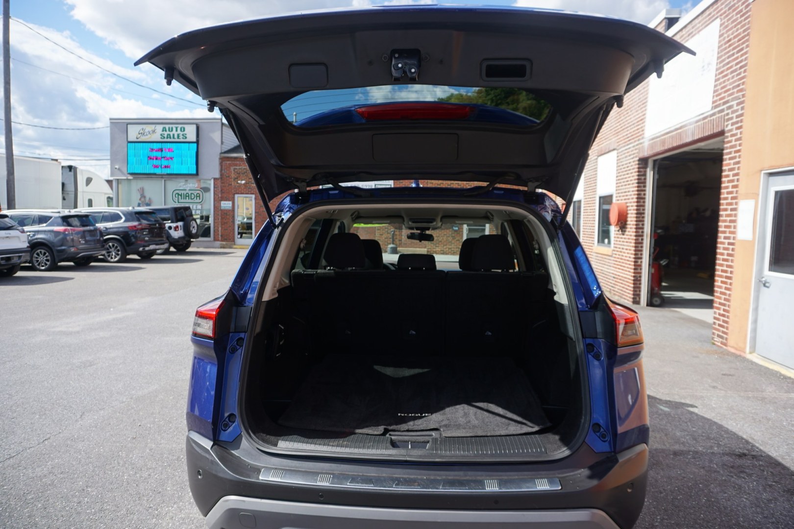 2022 BLUE /GRAY NISSAN ROGUE SV (5N1BT3BBXNC) with an 1.5L I3 engine, CVT transmission, located at 312 Centre Ave, Schuylkill Haven, PA, 17972, (570) 593-5278, 40.638130, -76.177383- Photo#38